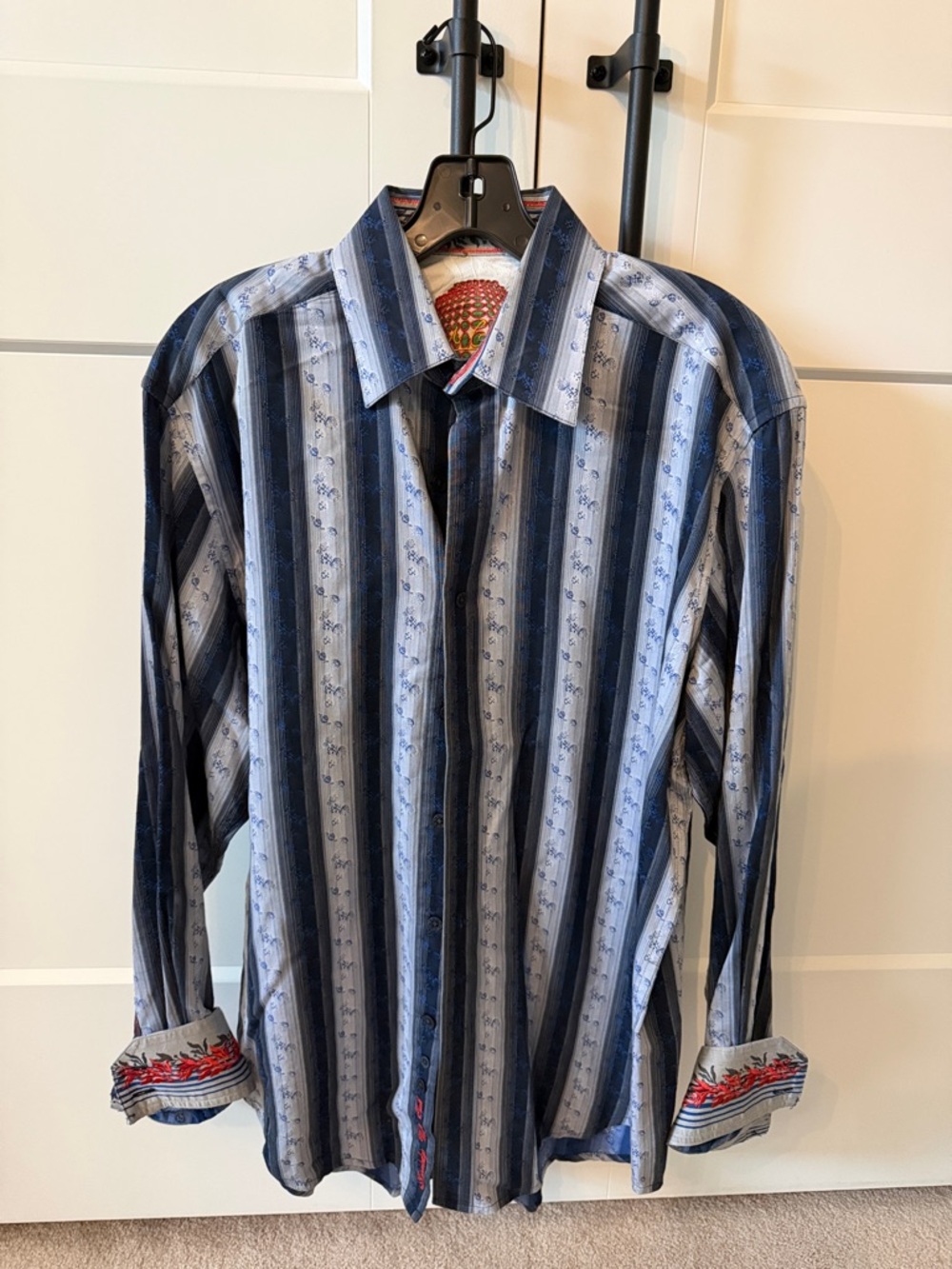 Robert Graham Blue and Light-Blue Vertical Stripe Button-Down Shirt